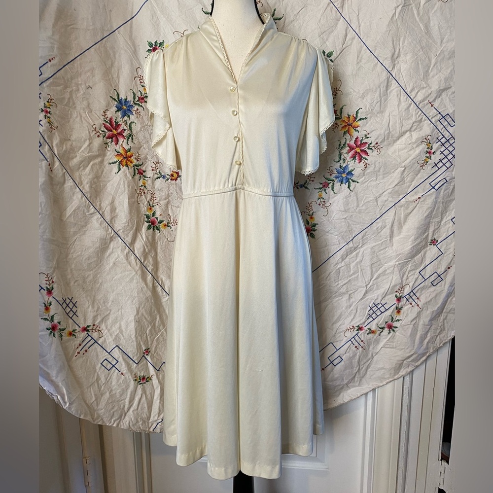 SOLD!! VINTAGE 60s 70s SATIN WHITE BUTTON UP BABYDOLL DRESS - Picture 1 of 8